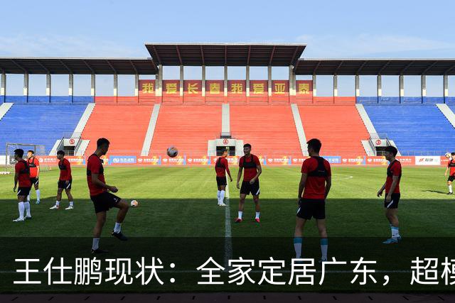 王仕鹏现状：全家定居广东，超模妻子风韵犹存，已是大学副教授